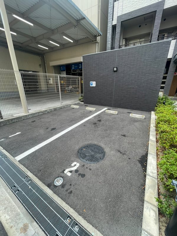 エスリード難波ステーションゲートノーステラスの駐車場