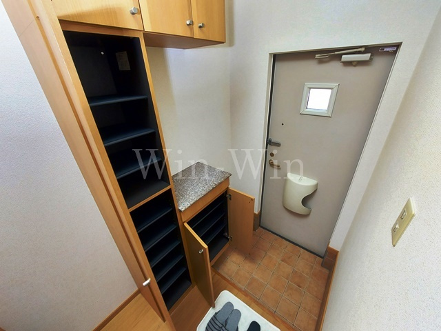 アヴァンツァーレ・ウエストの玄関