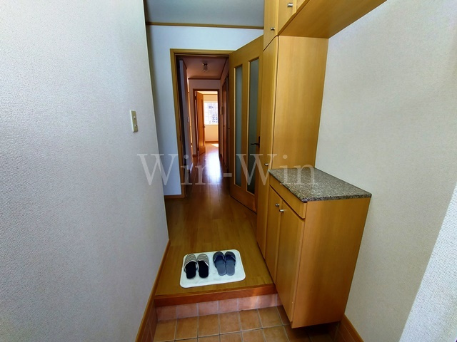 アヴァンツァーレ・ウエストの玄関