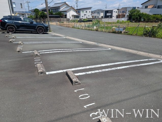 アヴァンツァーレ・ウエストの駐車場