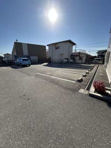 エタン・リジエール　A棟の駐車場|駐車場に車を止められます