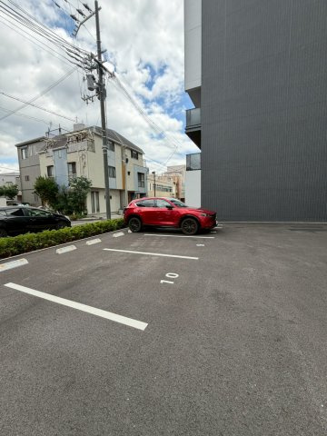 エクセルハイム東灘の駐車場
