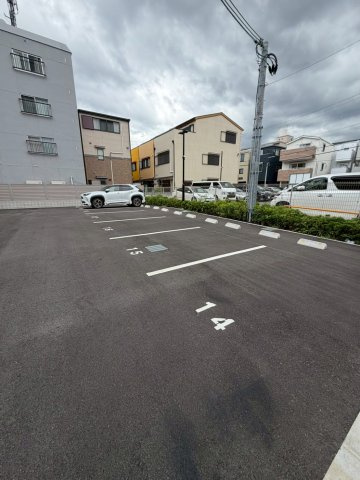 エクセルハイム東灘の駐車場