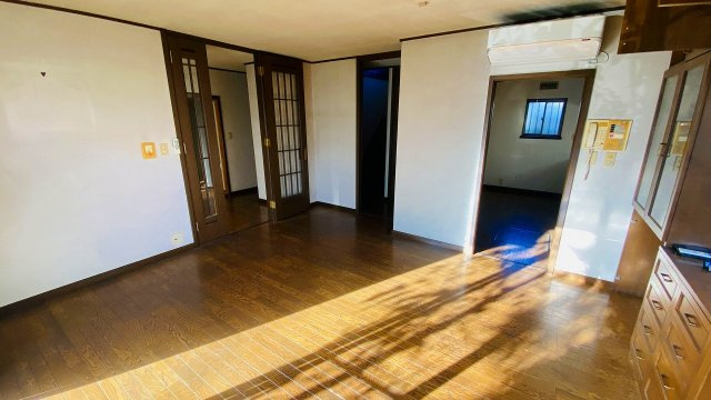 あけぼの町戸建の居間・リビング