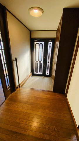 あけぼの町戸建の玄関