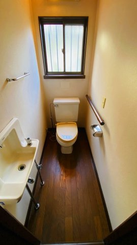 あけぼの町戸建のトイレ