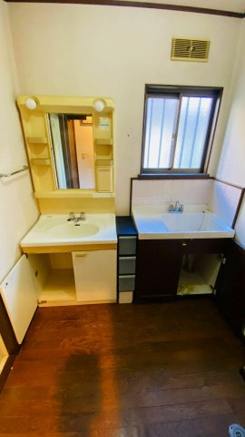 あけぼの町戸建の洗面所