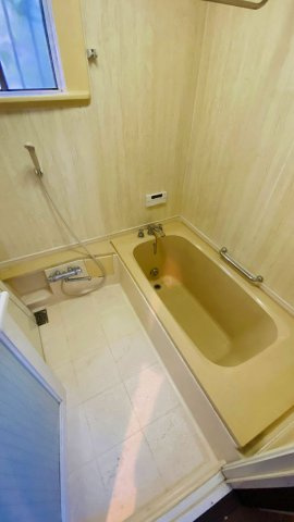 あけぼの町戸建の浴室