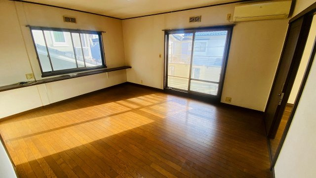 あけぼの町戸建の洋室