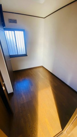 あけぼの町戸建の洋室