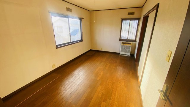 あけぼの町戸建の洋室