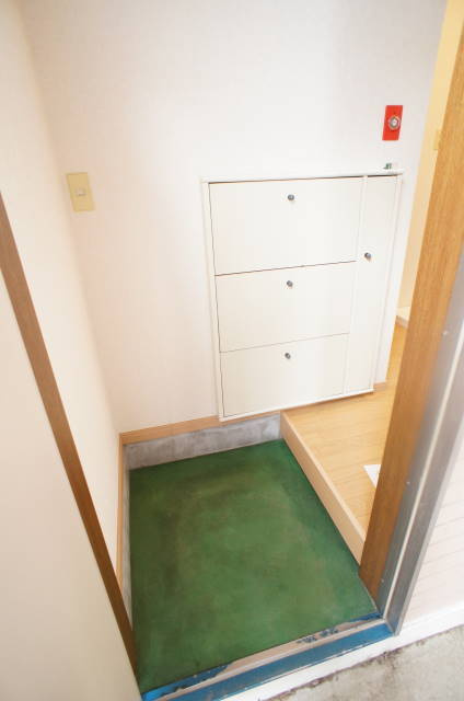 アーバンスクウェアーなかにしＪ棟の玄関