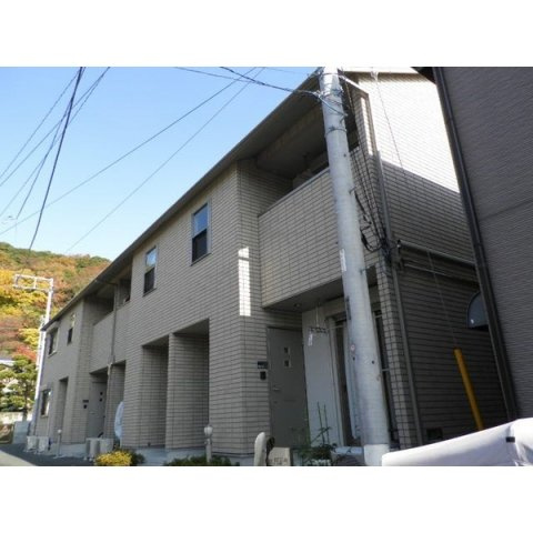 横浜市栄区小菅ケ谷２丁目のアパートのエントランス