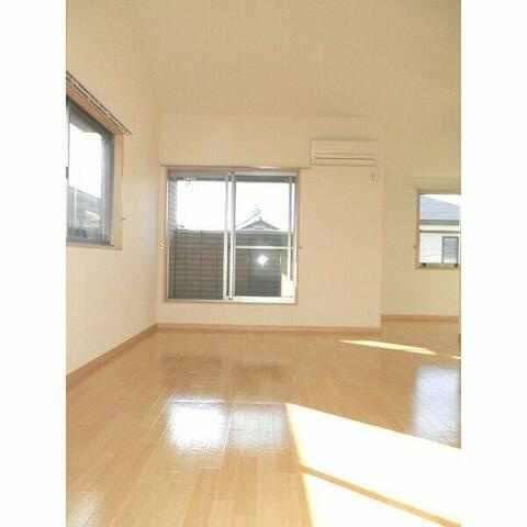 横浜市栄区小菅ケ谷２丁目のアパートの居間・リビング