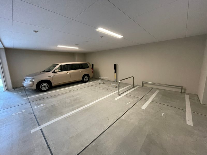 セレニテ堺筋本町プリエの駐車場