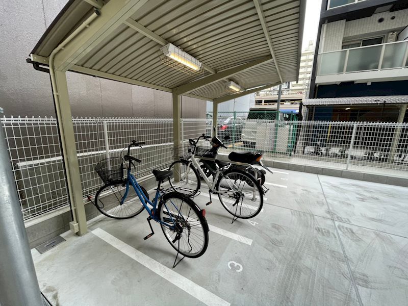 セレニテ堺筋本町プリエの駐車場