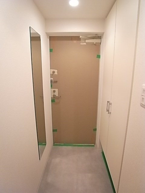 セレニテ神戸元町クレアの玄関