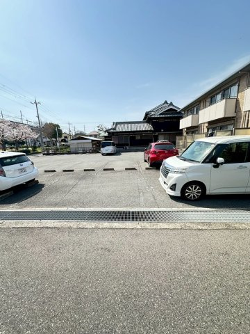 グラシアスの駐車場|駐車場です