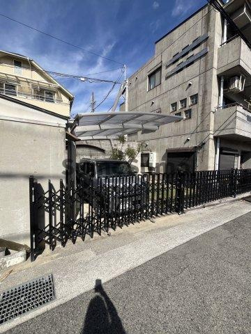 クラッセ岡本の駐車場