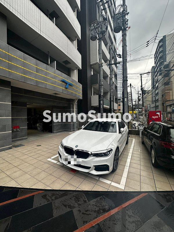 セレニテ北久宝寺の駐車場|外観は落ち着いています