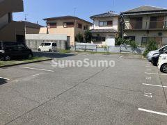 クオリティーナカハシの駐車場