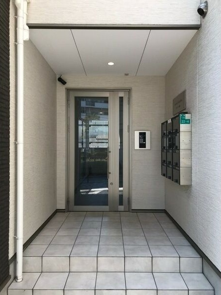 セレニティ加島のエントランス