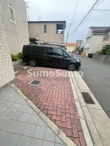 グッズイン芦屋の駐車場