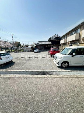 グラシアスの駐車場|駐車場に車を止められます