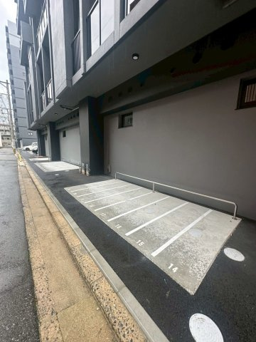 MODERN PALAZZO 博多デュオグランデEastの駐車場