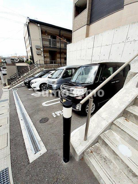 クラリティ　スカイⅡの駐車場|車をお持ちの方に嬉しい駐車場付きの物件です