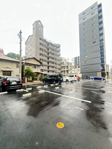 MODERN PALAZZO 博多デュオグランデEastの駐車場