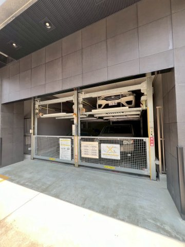 ウエスト ヴィラの駐車場