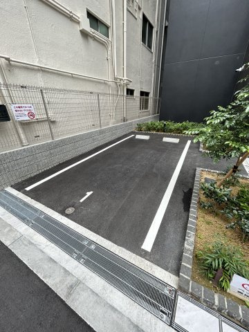 セレニテ日本橋エクラの駐車場