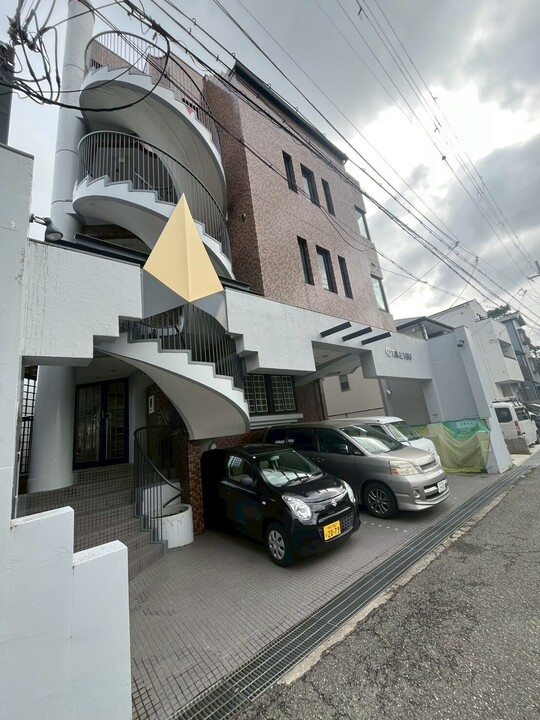 キューブ武庫川Ⅶの駐車場