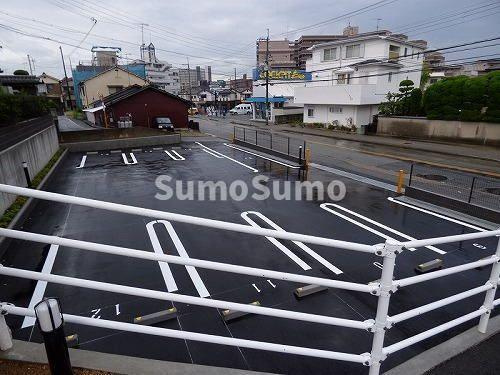 グランコンフォートの駐車場|駐車場があるので、車を買う予定の方も安心です