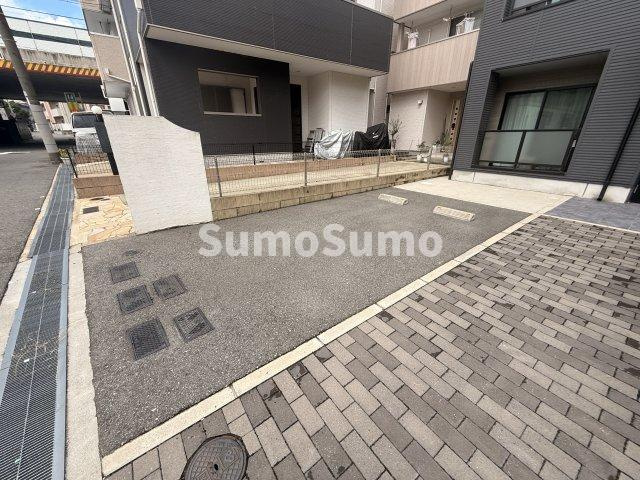 グランデ石屋川Ⅲの駐車場