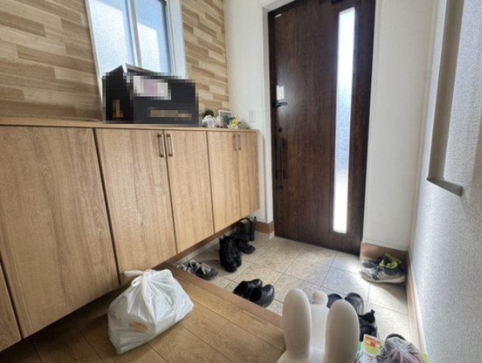 暮らしやすさを詰め込んだ、LDK18.5帖の機能的4LDK♪の玄関