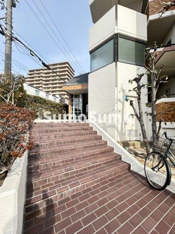 キャピタルハイツ姫里のエントランス|ゆとりのあるエントランスです