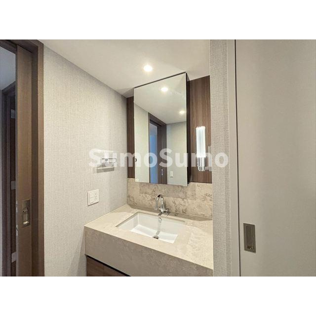 グランドメゾン福岡The Central Luxeの独立洗面台
