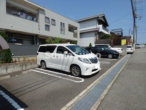 グラン　メゾンの駐車場|駐車場完備です