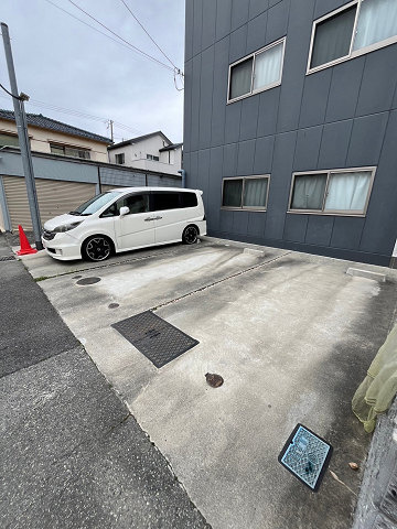 キャストコートの駐車場