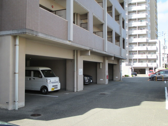 ヴィラ・フォーレ姪浜の駐車場
