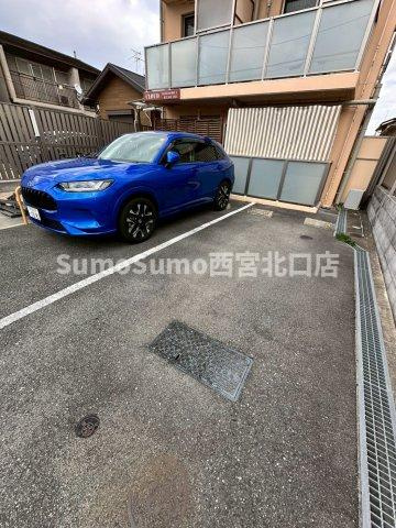 クラウド西宮北口の駐車場
