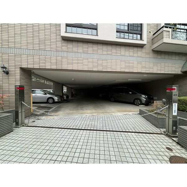 トーカンマンション多賀の駐車場