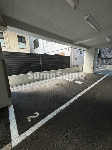 グランデージ清水谷の駐車場