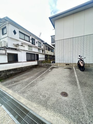 セフィラ宮本の駐車場
