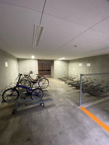 グランカリテ神戸WESTの駐車場