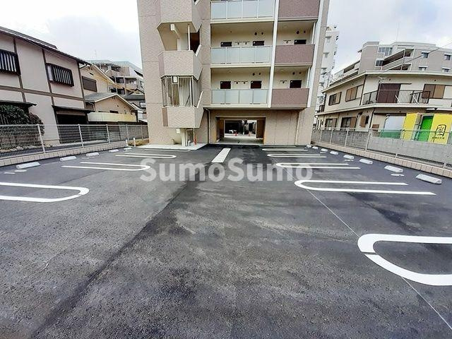 メゾン ド プラシードの駐車場