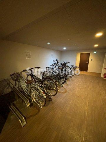 セレニテ本町グランデの駐車場