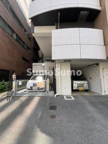 セレニテ本町グランデの駐車場